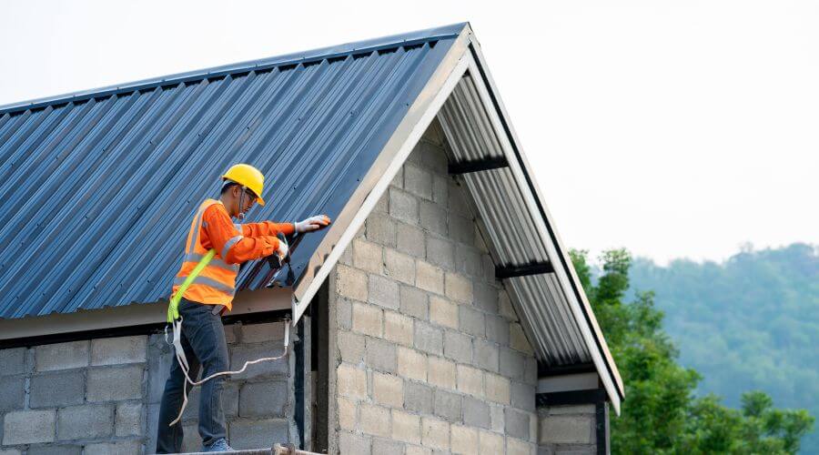 Professional gutter cleaning in Mayersville, MS